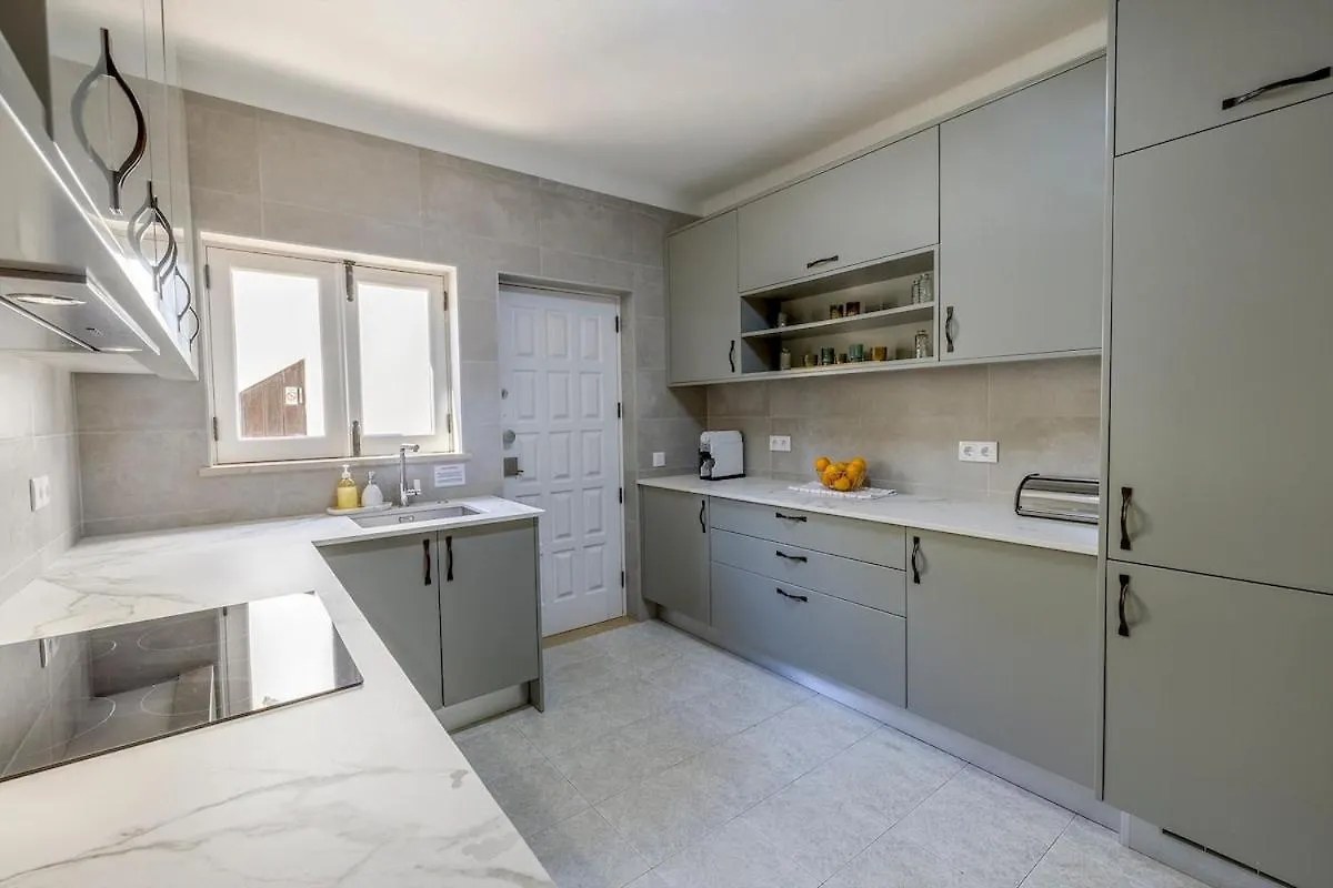 Spacious Villa With Sea View And Heated Pool - Luz - Casa Amizade